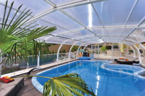 An example of luxurious pool enclosure to decorate outdoor