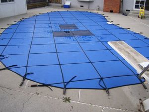 A mesh swimming pool cover