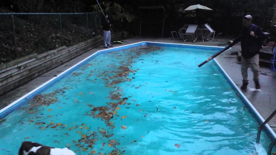 Cleaning dirty swimming pool
