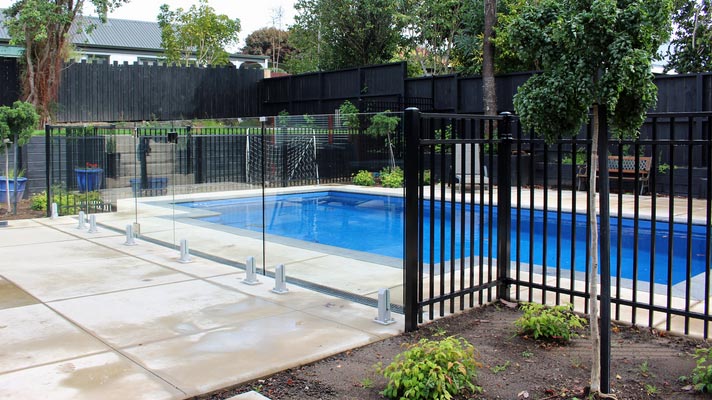 Glass and metal swimming pool fence