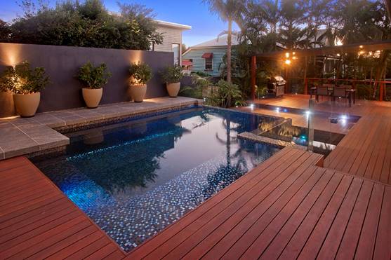 Clean swimming pool deck