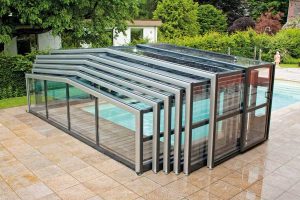 Restractable pool enclosure