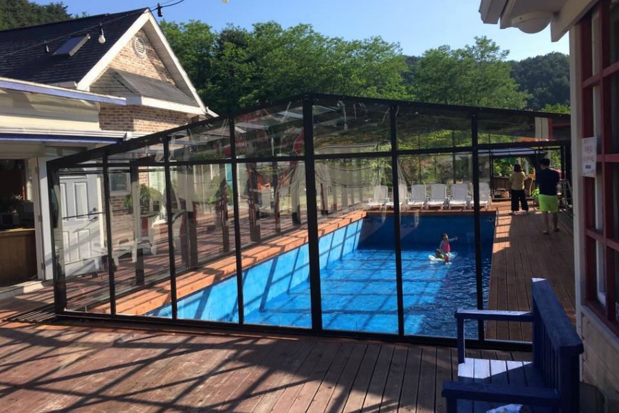 High profile pool enclosure