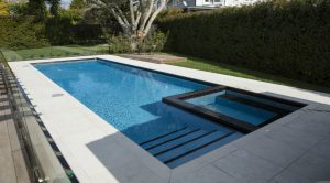 Concrete swimming pool