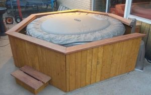 Inflatable hot tub enclosure