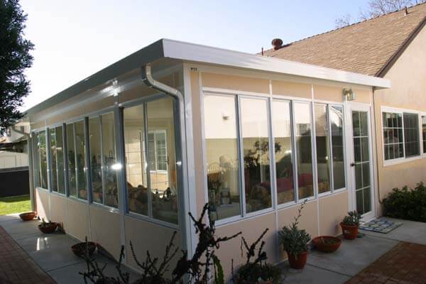 Aluminum patio enclosure