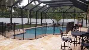 Glass screen enclosure for pools