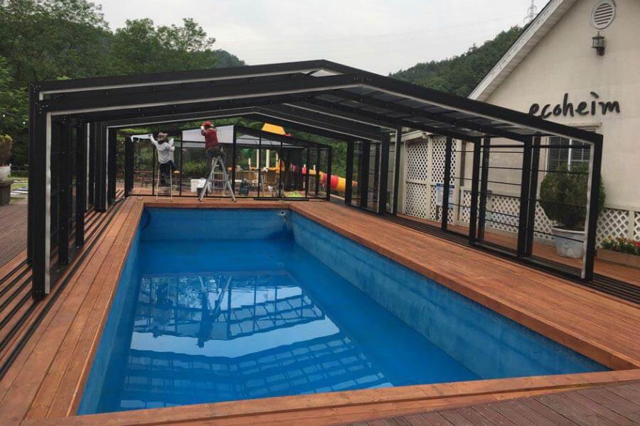 Commercial pool enclosure with aluminum profile