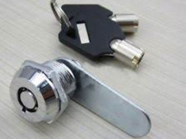 Radial pin lock