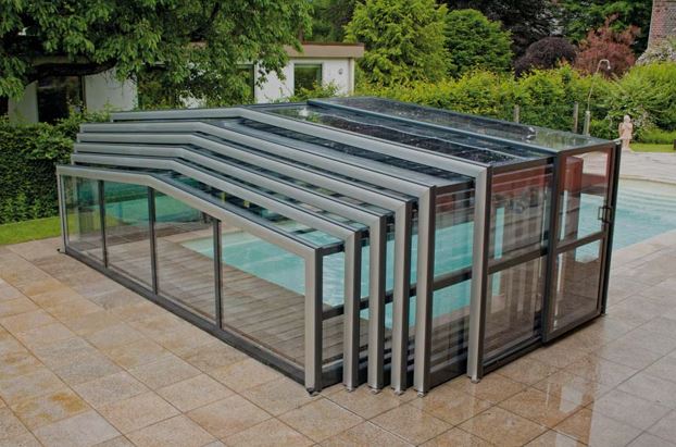 Retractable swimming pool enclosure